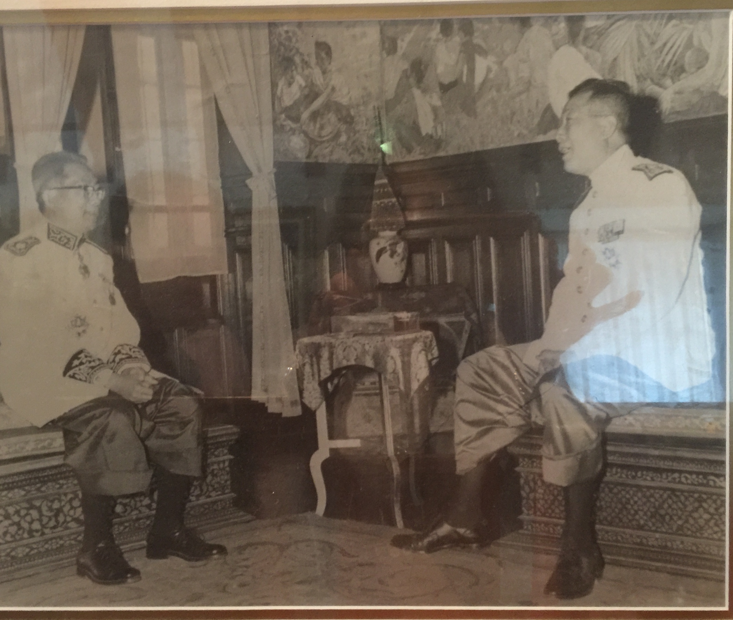 Outhong Souvannavong advising King Savang Vatthana, Kingdom of Laos
